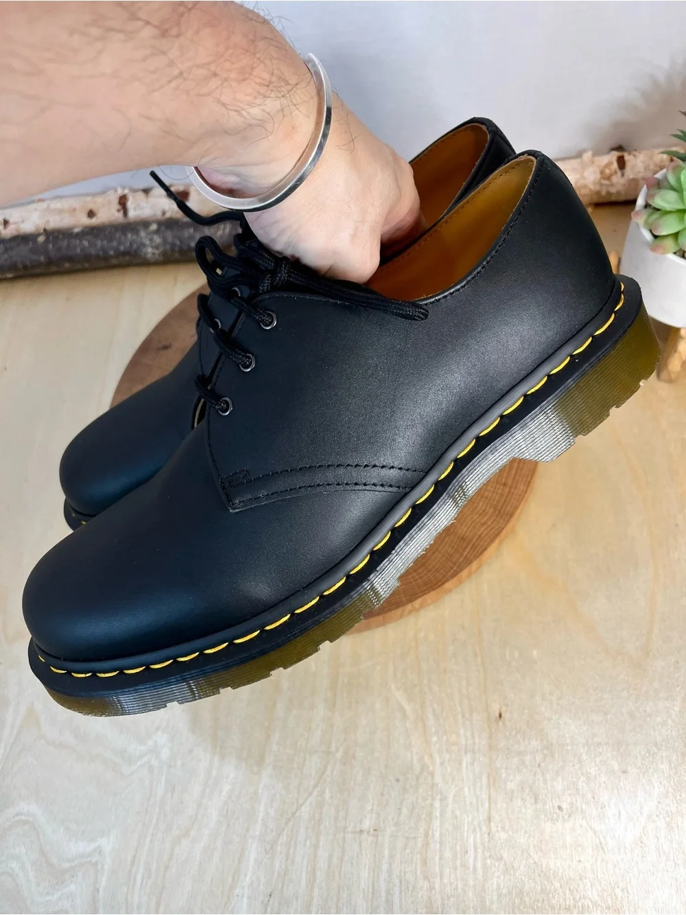 NWOB Dr. Martens 11838 4-Eye Black Leather Oxfords Men's Size 11